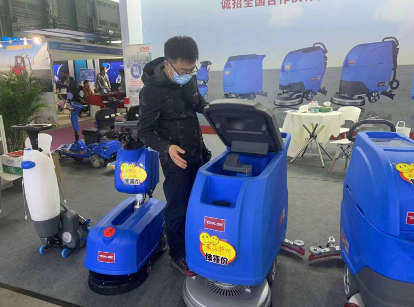 湘潭坦洁洗地机公司致力于电动洗地机的生产、销售和服务百家